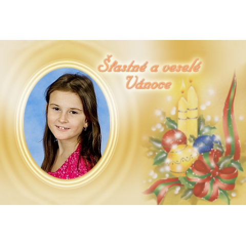 Žlutá vánoční pohlednice - motiv svícen, koule, mašle